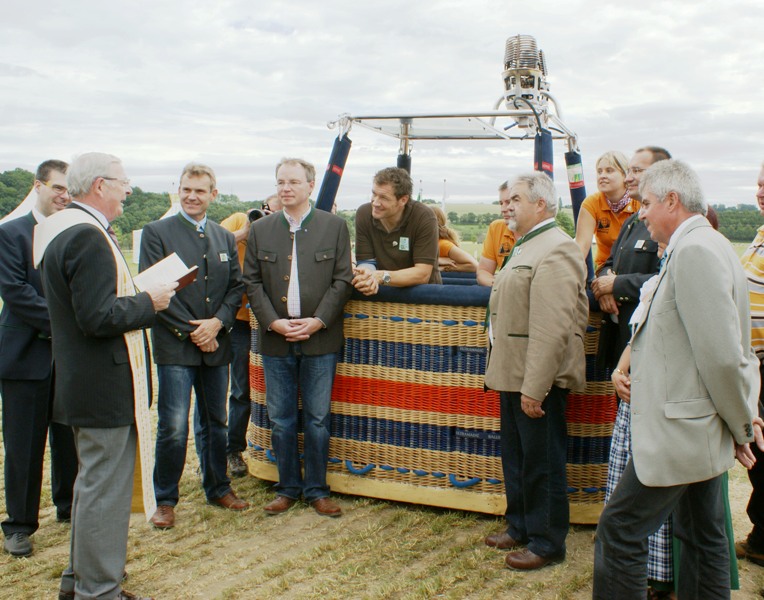 Ballontaufe-Simoner-Andreas-Pilot-Ballonpate-Armin-Assinger-Wieselburg